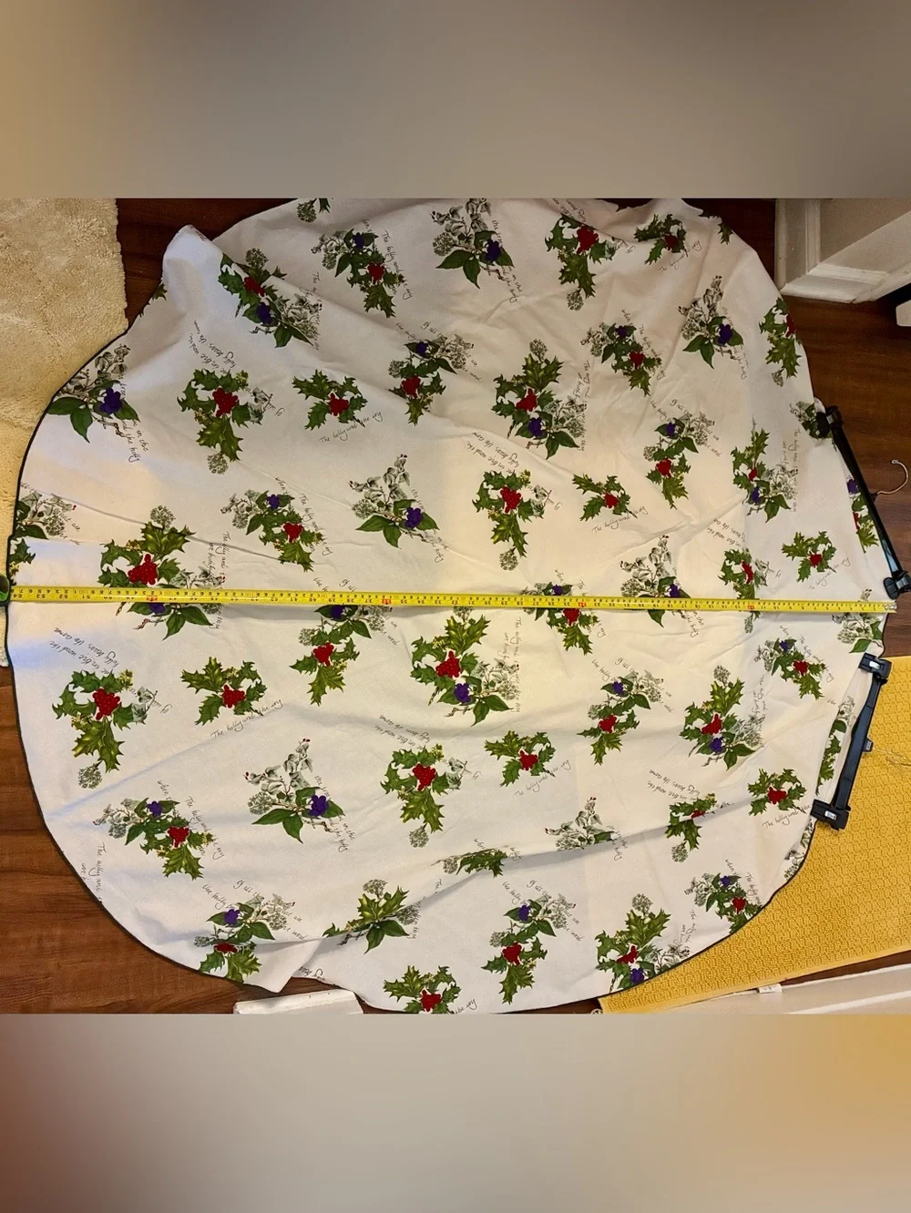 Portmeirion  54” Cotton Christmas “Holly&Ivy” Tablecloth. Like New. Red berries